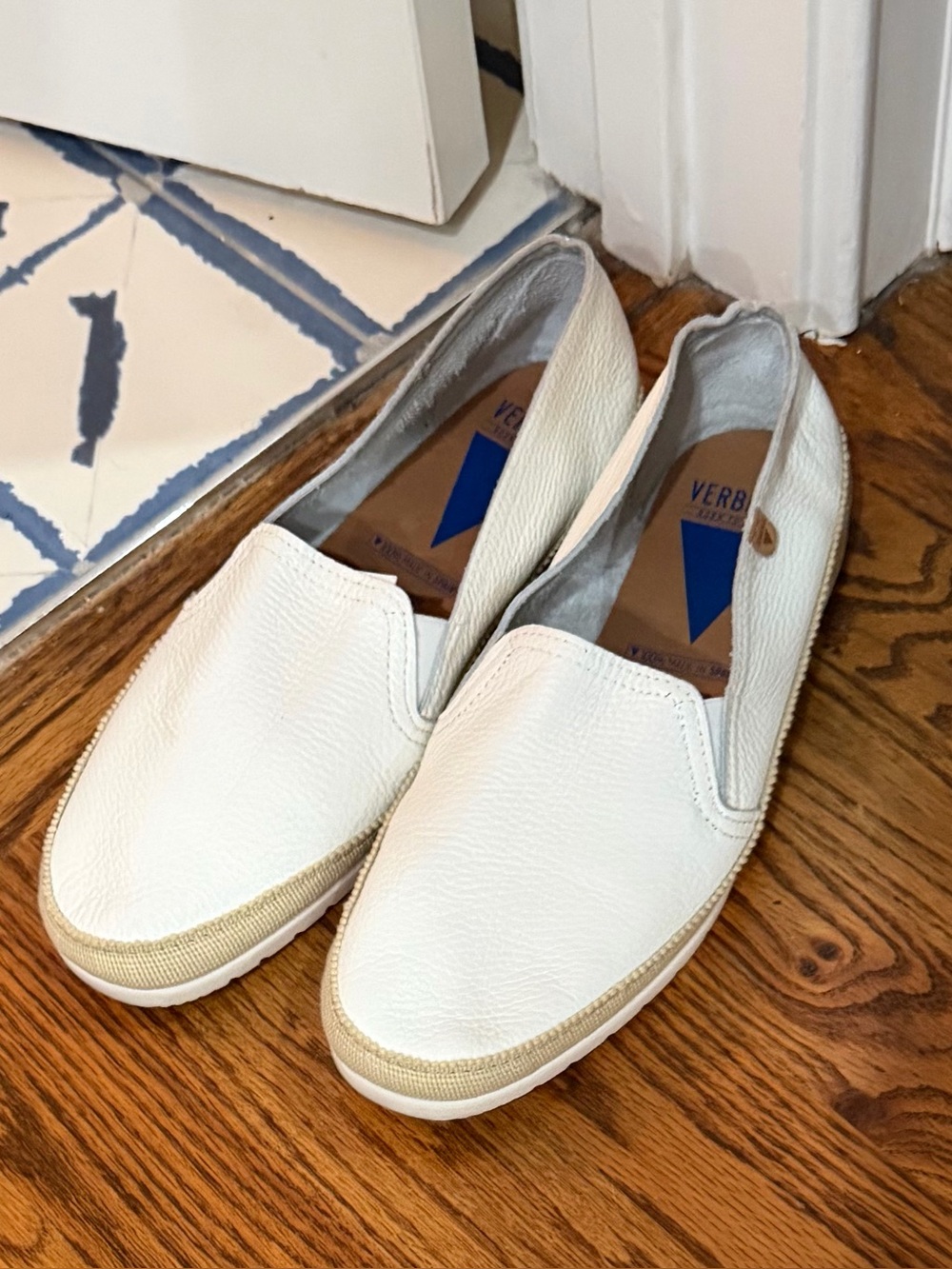 VERABENAS White Slip-On Women's Leather Shoes